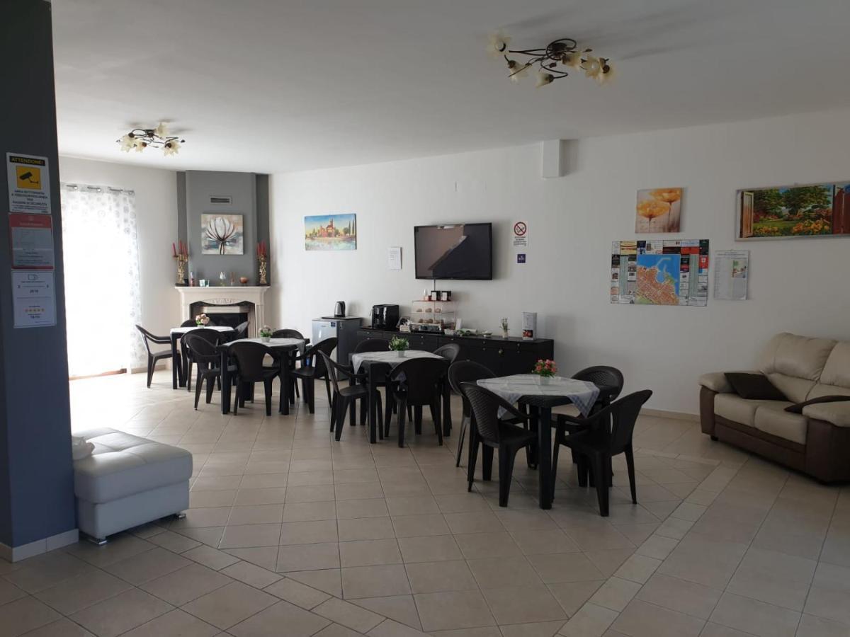 Bed And Breakfast Villa Fatima Trani Kültér fotó